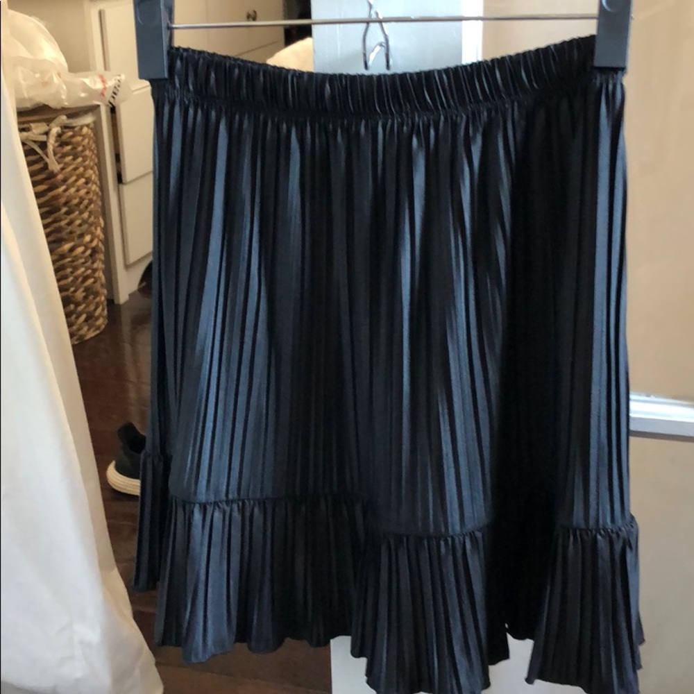 Brand new pleated Zara skirt